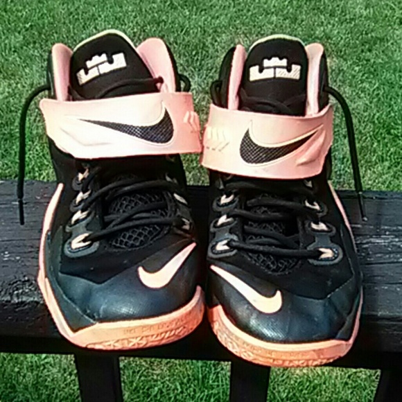 lebron peach shoes